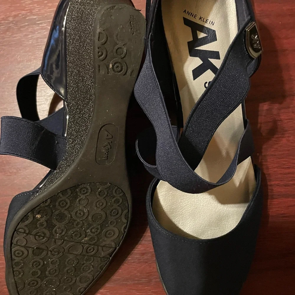 Anne Klein Black Heels Sophisticated Style - Picture 3 of 8